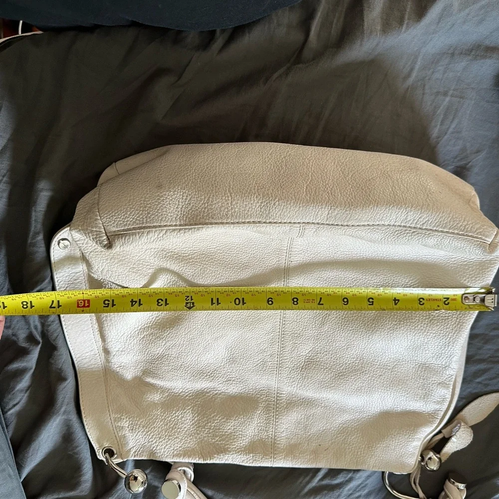 White pebbled leather Charles Jourdan purse - Picture 4 of 13